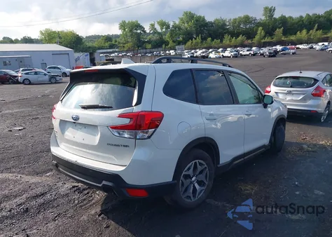 2022 Subaru Forester Premium z USA, uszkodzony, nr VIN JF2SKADC0NH476109
